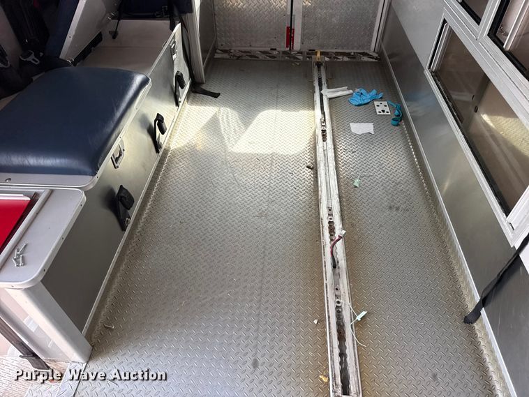 image for item DQ4353 2012 Ford F450 Super Duty XLT ambulance