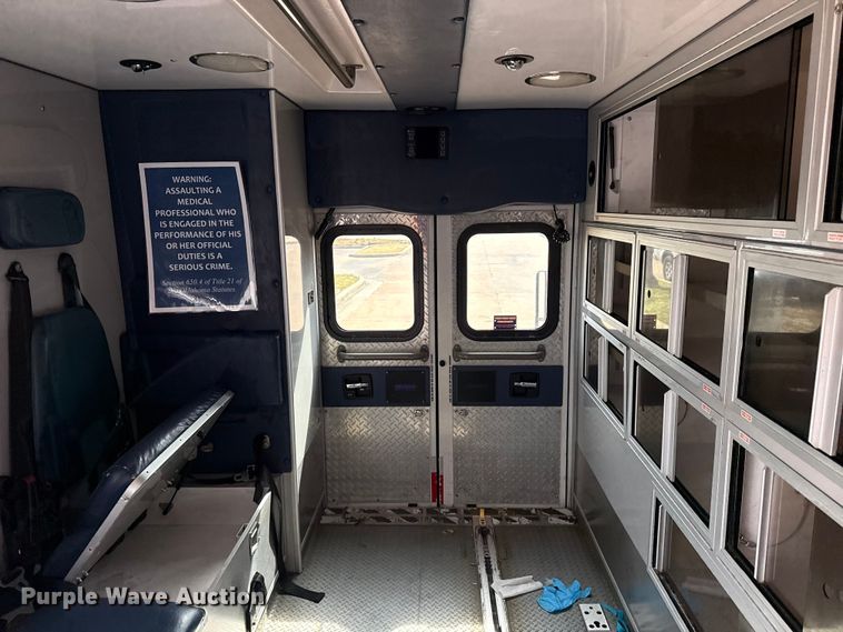 image for item DQ4353 2012 Ford F450 Super Duty XLT ambulance