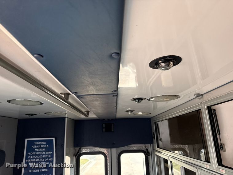 image for item DQ4353 2012 Ford F450 Super Duty XLT ambulance