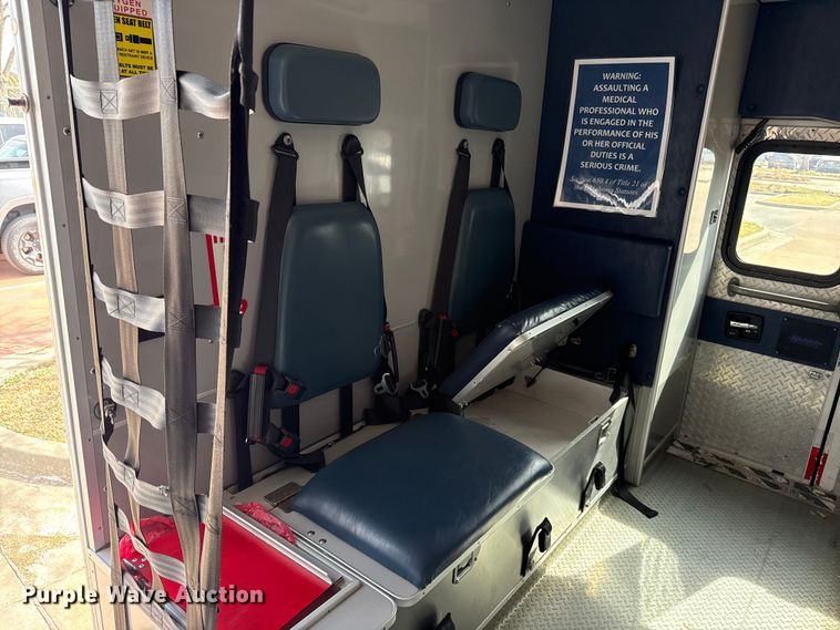 image for item DQ4353 2012 Ford F450 Super Duty XLT ambulance