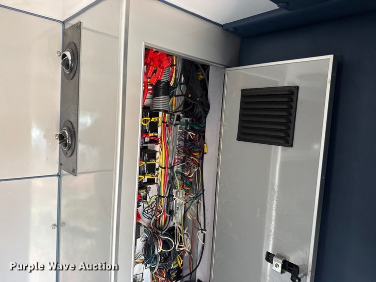 image for item DQ4353 2012 Ford F450 Super Duty XLT ambulance