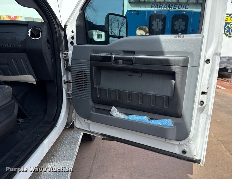 image for item DQ4353 2012 Ford F450 Super Duty XLT ambulance