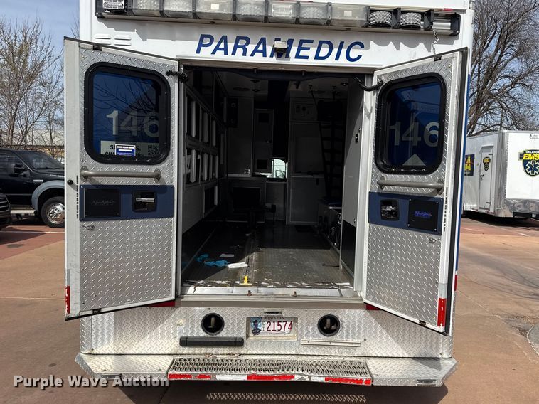 image for item DQ4353 2012 Ford F450 Super Duty XLT ambulance