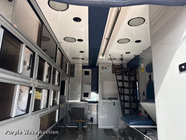 image for item DQ4353 2012 Ford F450 Super Duty XLT ambulance