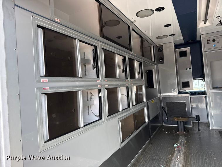 image for item DQ4353 2012 Ford F450 Super Duty XLT ambulance