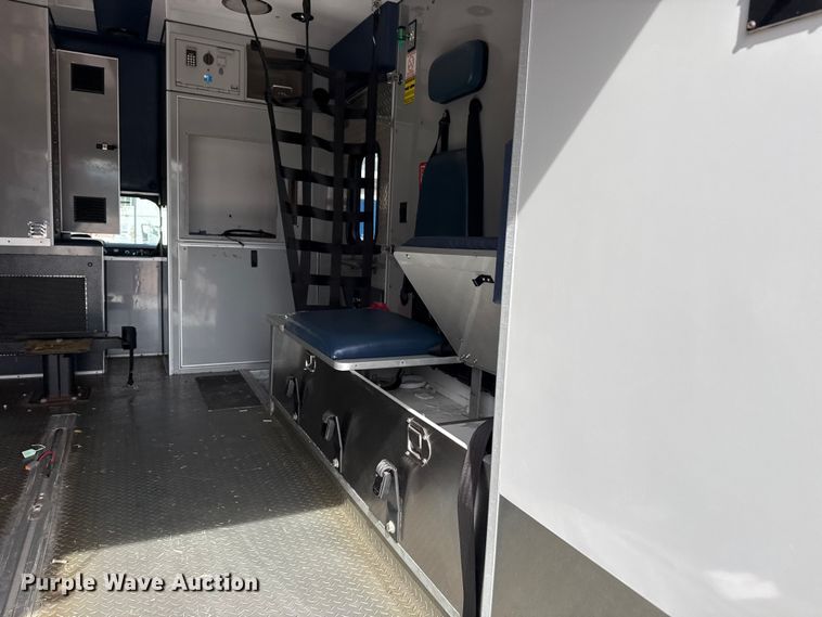 image for item DQ4353 2012 Ford F450 Super Duty XLT ambulance