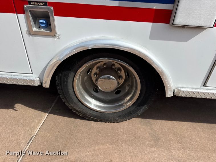 image for item DQ4353 2012 Ford F450 Super Duty XLT ambulance