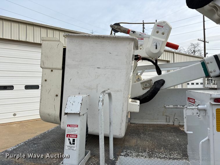 image for item DT0033 2014 Ford F550 Ext. Cab bucket truck