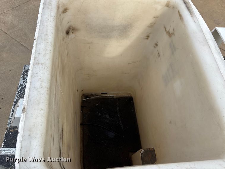 image for item DT0033 2014 Ford F550 Ext. Cab bucket truck