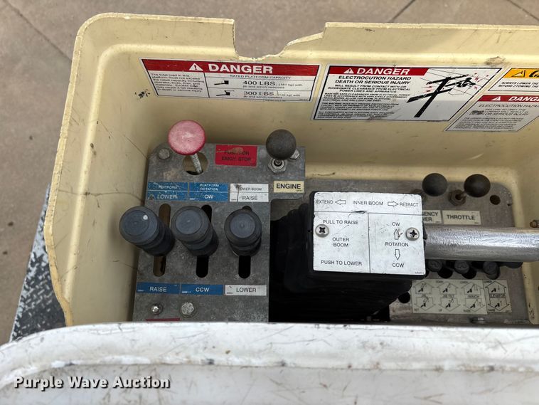 image for item DT0033 2014 Ford F550 Ext. Cab bucket truck