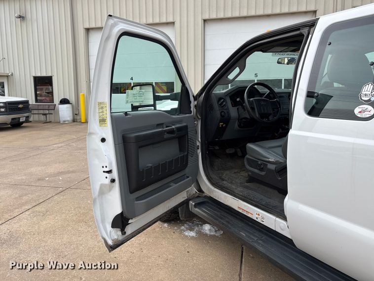 image for item DT0033 2014 Ford F550 Ext. Cab bucket truck