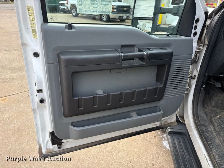 image for item DT0033 2014 Ford F550 Ext. Cab bucket truck