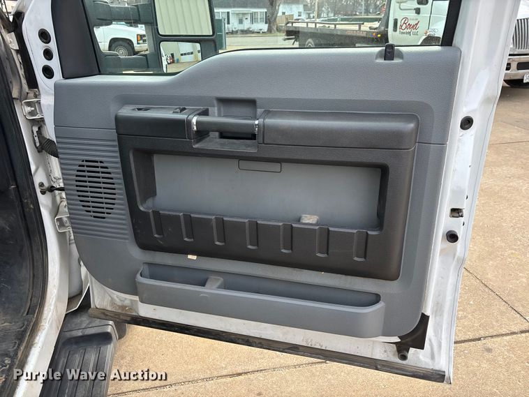 image for item DT0033 2014 Ford F550 Ext. Cab bucket truck