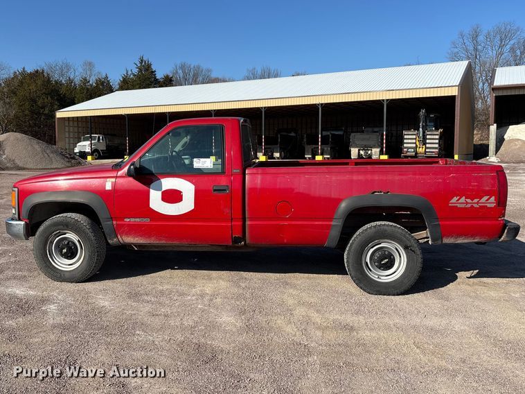 image for item DT0038 1997 Chevrolet K2500 Cheyenne pickup truck