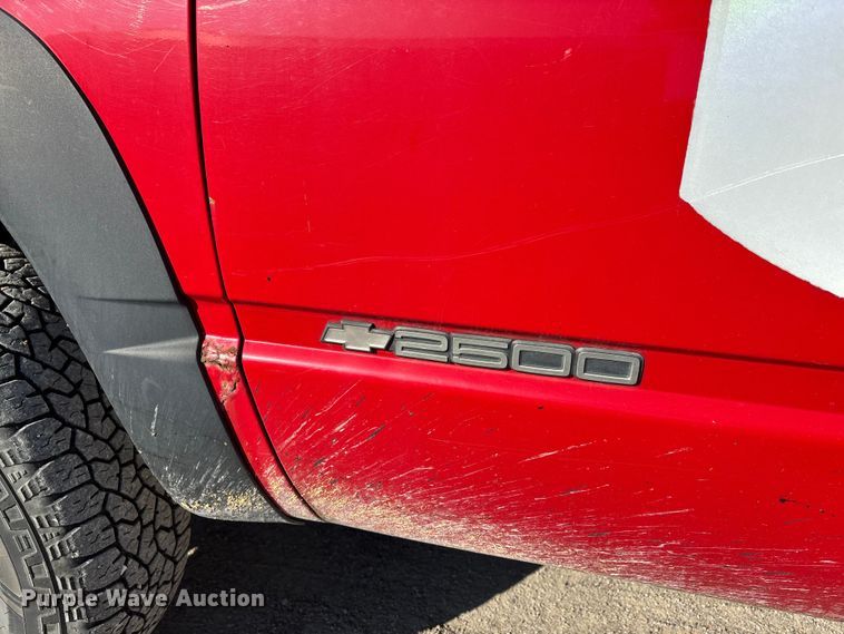 image for item DT0038 1997 Chevrolet K2500 Cheyenne pickup truck