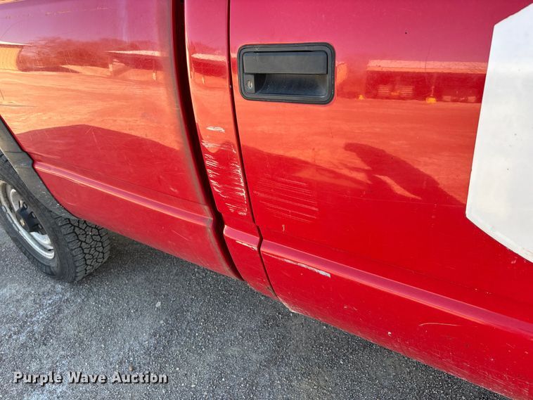 image for item DT0038 1997 Chevrolet K2500 Cheyenne pickup truck