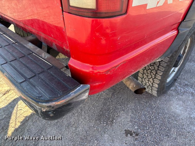 image for item DT0038 1997 Chevrolet K2500 Cheyenne pickup truck