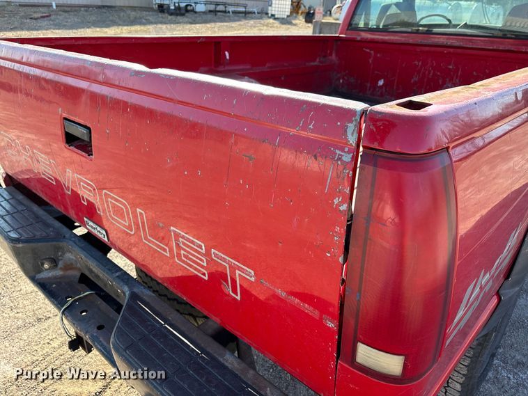 image for item DT0038 1997 Chevrolet K2500 Cheyenne pickup truck