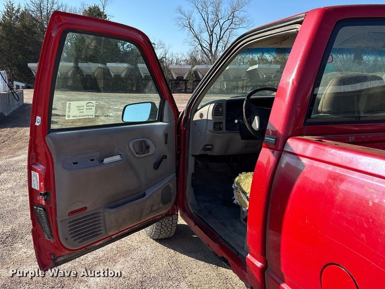 image for item DT0038 1997 Chevrolet K2500 Cheyenne pickup truck