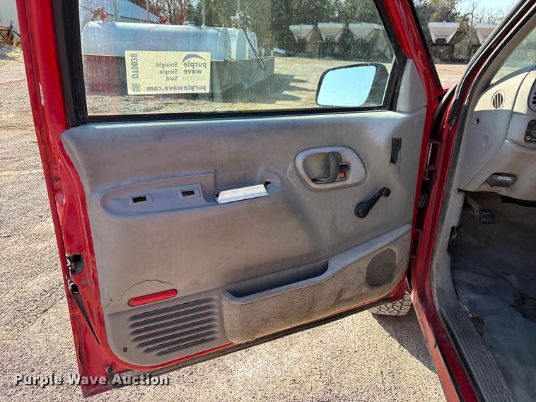 image for item DT0038 1997 Chevrolet K2500 Cheyenne pickup truck