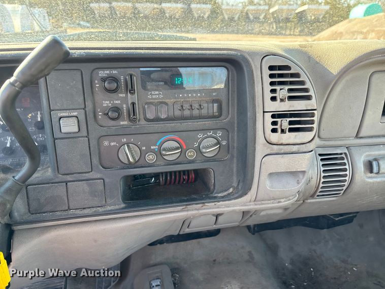 image for item DT0038 1997 Chevrolet K2500 Cheyenne pickup truck