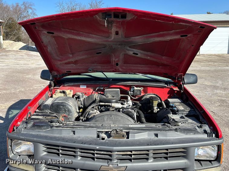 image for item DT0038 1997 Chevrolet K2500 Cheyenne pickup truck