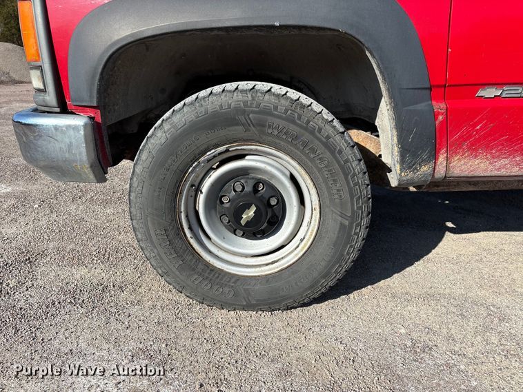 image for item DT0038 1997 Chevrolet K2500 Cheyenne pickup truck