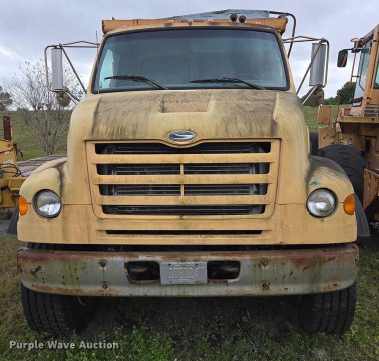 image for item DU2586 2000 Sterling L7501 dump truck