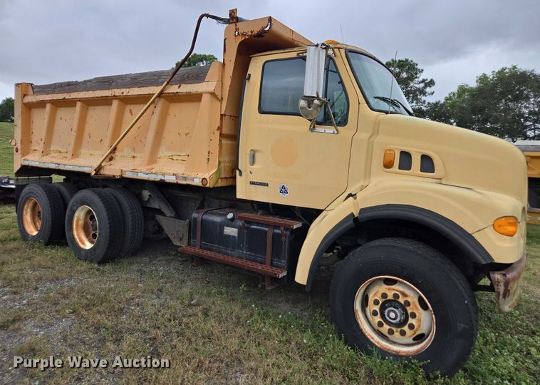 image for item DU2586 2000 Sterling L7501 dump truck