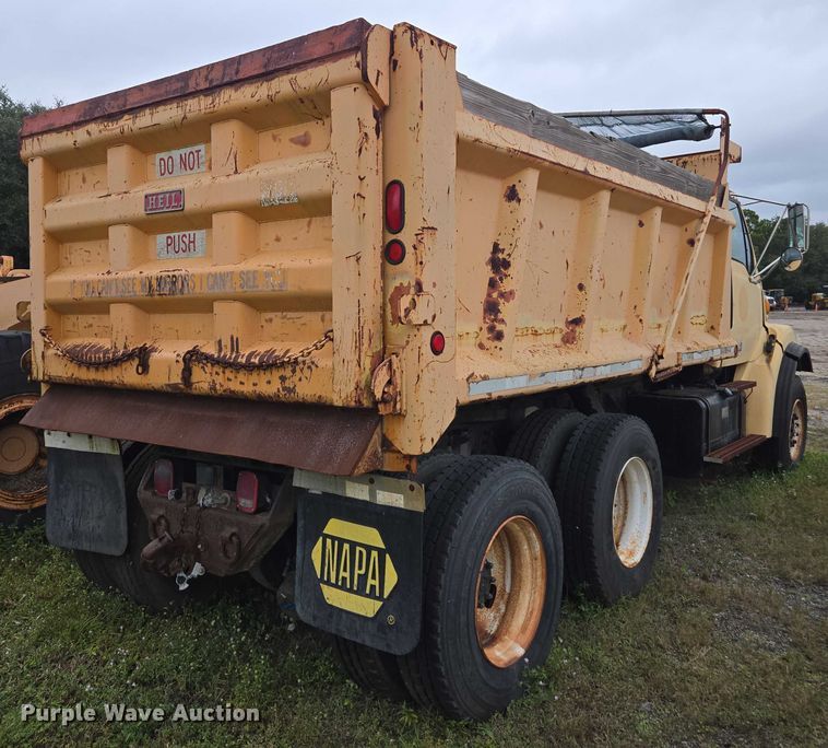 image for item DU2586 2000 Sterling L7501 dump truck