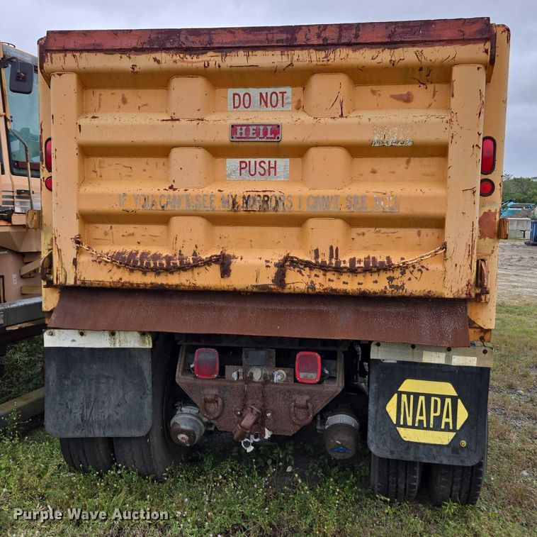 image for item DU2586 2000 Sterling L7501 dump truck