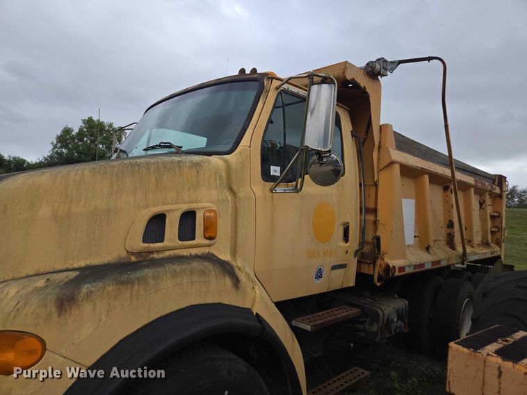 image for item DU2586 2000 Sterling L7501 dump truck