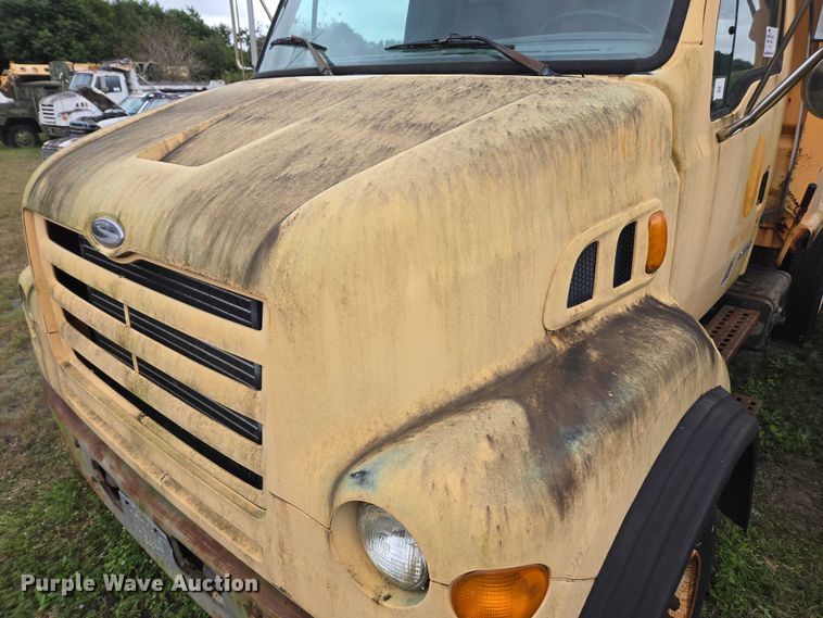 image for item DU2586 2000 Sterling L7501 dump truck