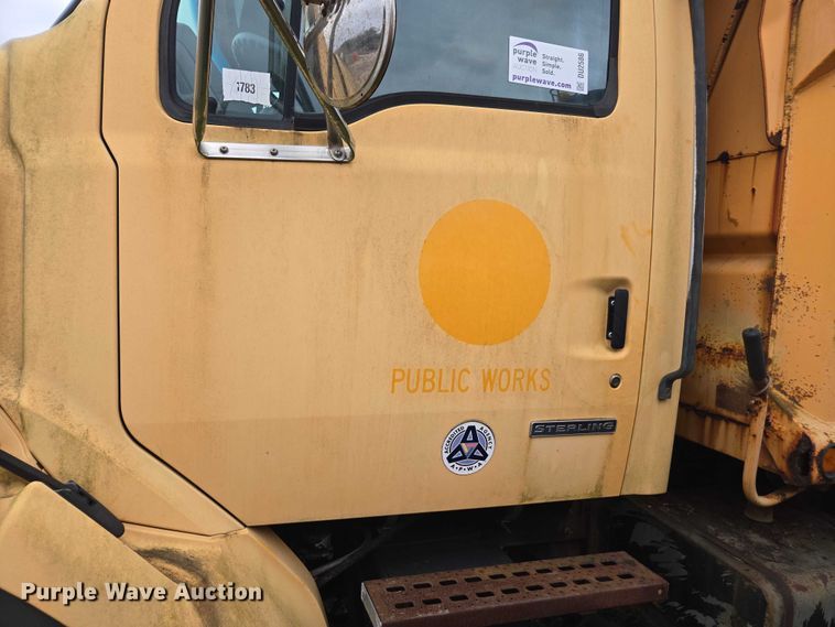 image for item DU2586 2000 Sterling L7501 dump truck