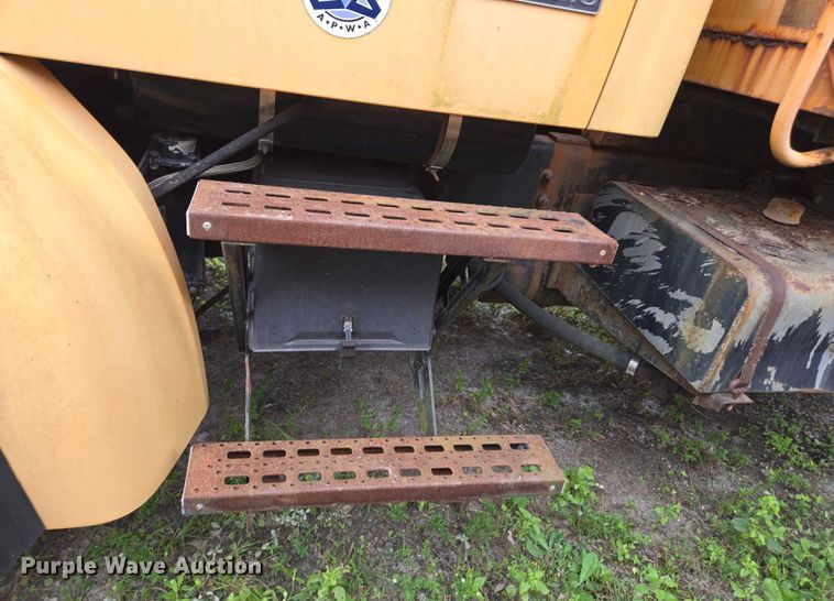 image for item DU2586 2000 Sterling L7501 dump truck