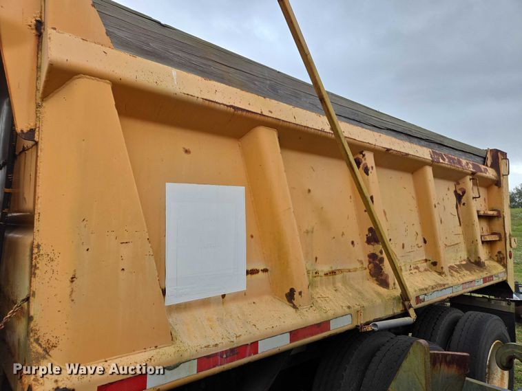 image for item DU2586 2000 Sterling L7501 dump truck