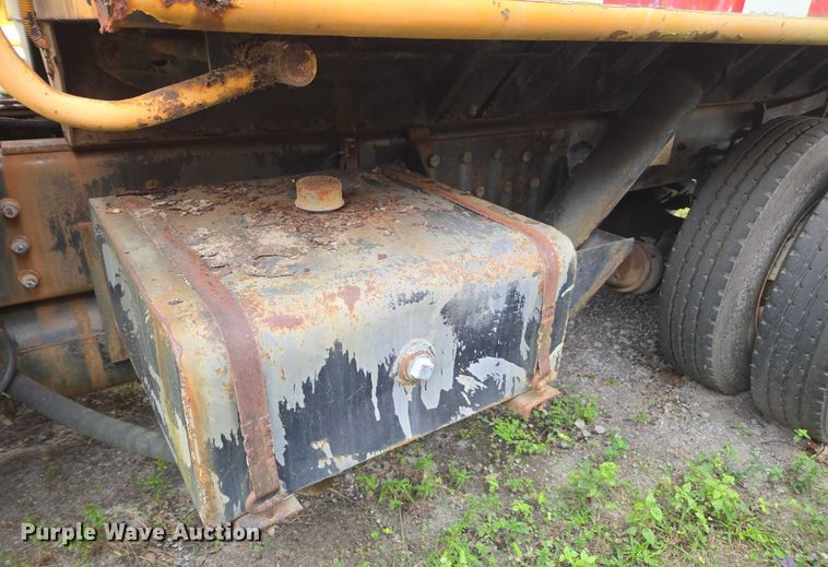 image for item DU2586 2000 Sterling L7501 dump truck