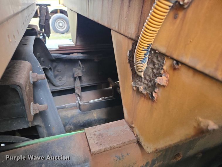 image for item DU2586 2000 Sterling L7501 dump truck