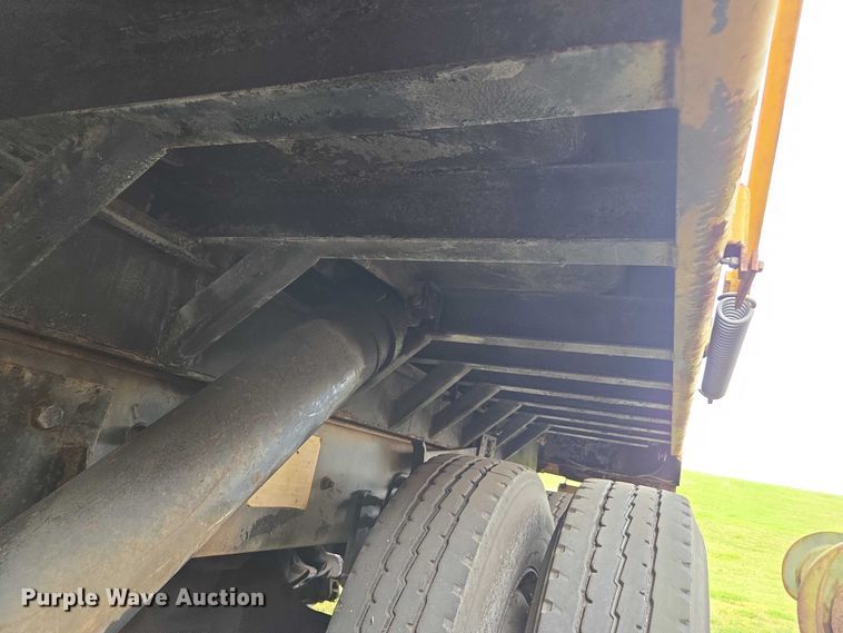 image for item DU2586 2000 Sterling L7501 dump truck