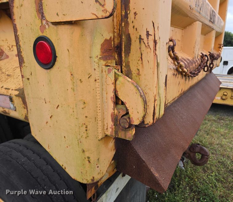 image for item DU2586 2000 Sterling L7501 dump truck