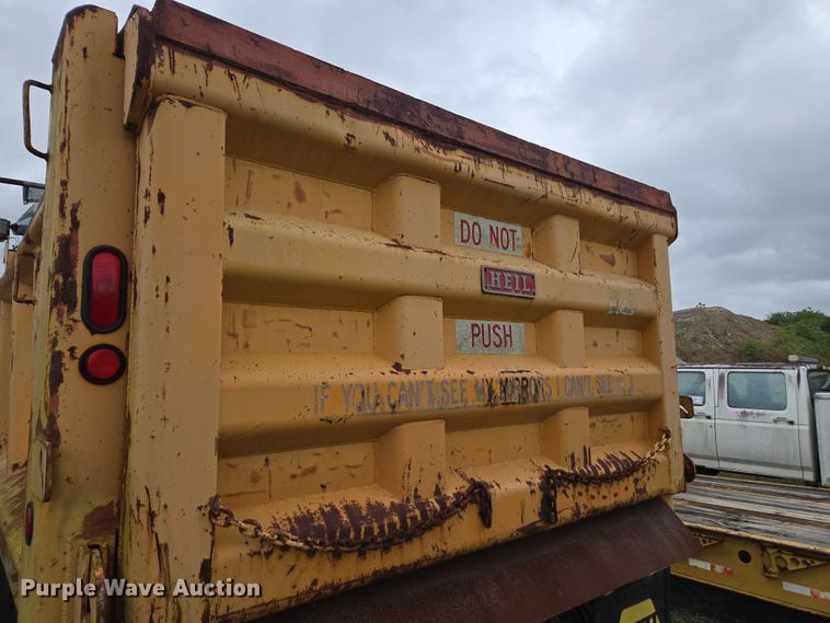 image for item DU2586 2000 Sterling L7501 dump truck