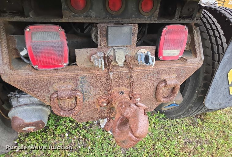 image for item DU2586 2000 Sterling L7501 dump truck