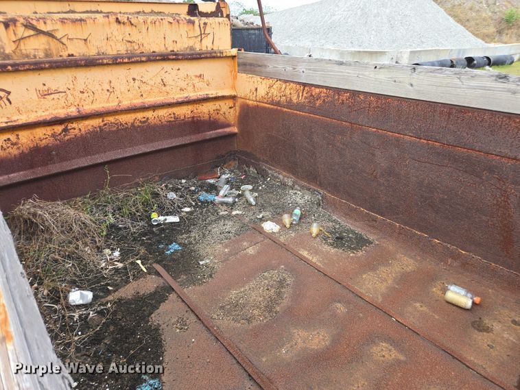 image for item DU2586 2000 Sterling L7501 dump truck