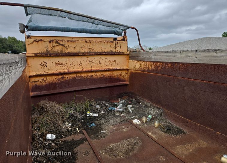 image for item DU2586 2000 Sterling L7501 dump truck