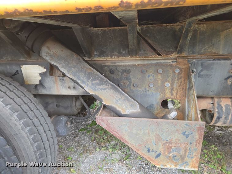 image for item DU2586 2000 Sterling L7501 dump truck