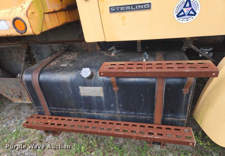 image for item DU2586 2000 Sterling L7501 dump truck