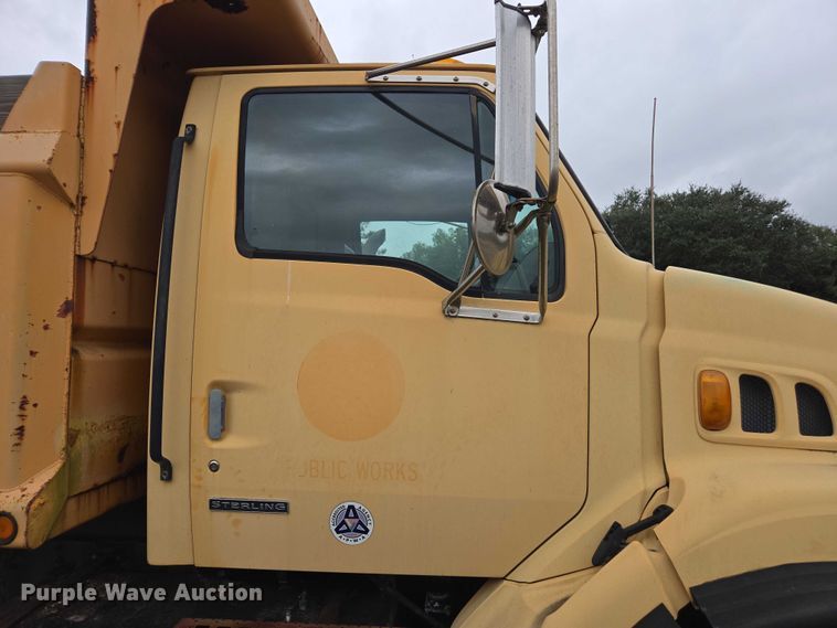 image for item DU2586 2000 Sterling L7501 dump truck