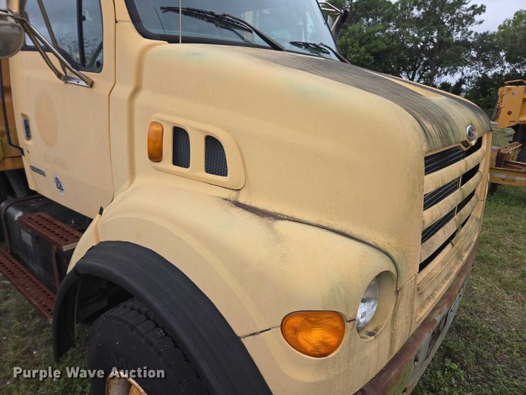 image for item DU2586 2000 Sterling L7501 dump truck