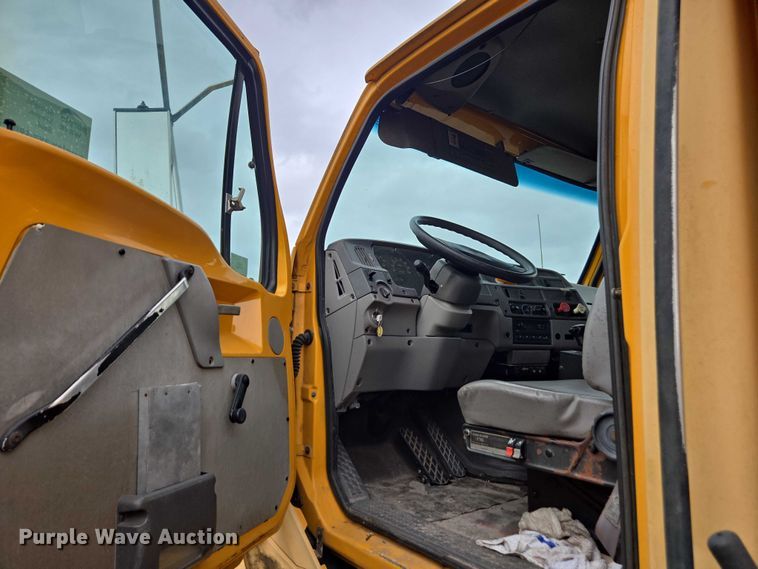 image for item DU2586 2000 Sterling L7501 dump truck