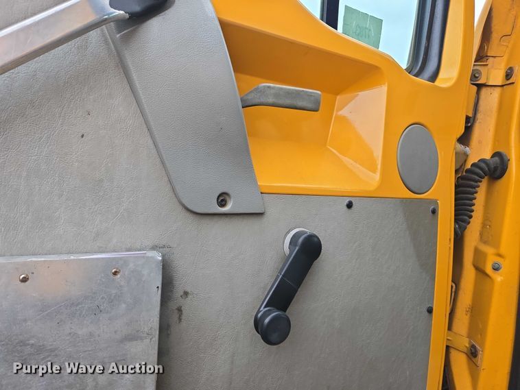 image for item DU2586 2000 Sterling L7501 dump truck